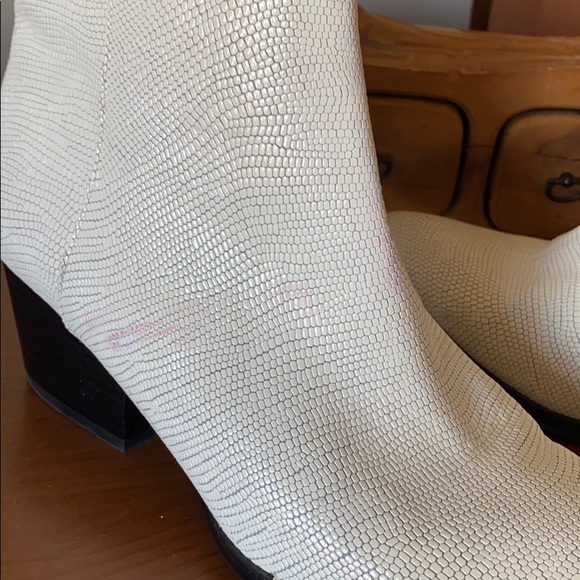 Calvin Klein Pointed-toe ankle booties - Picture 6 of 8